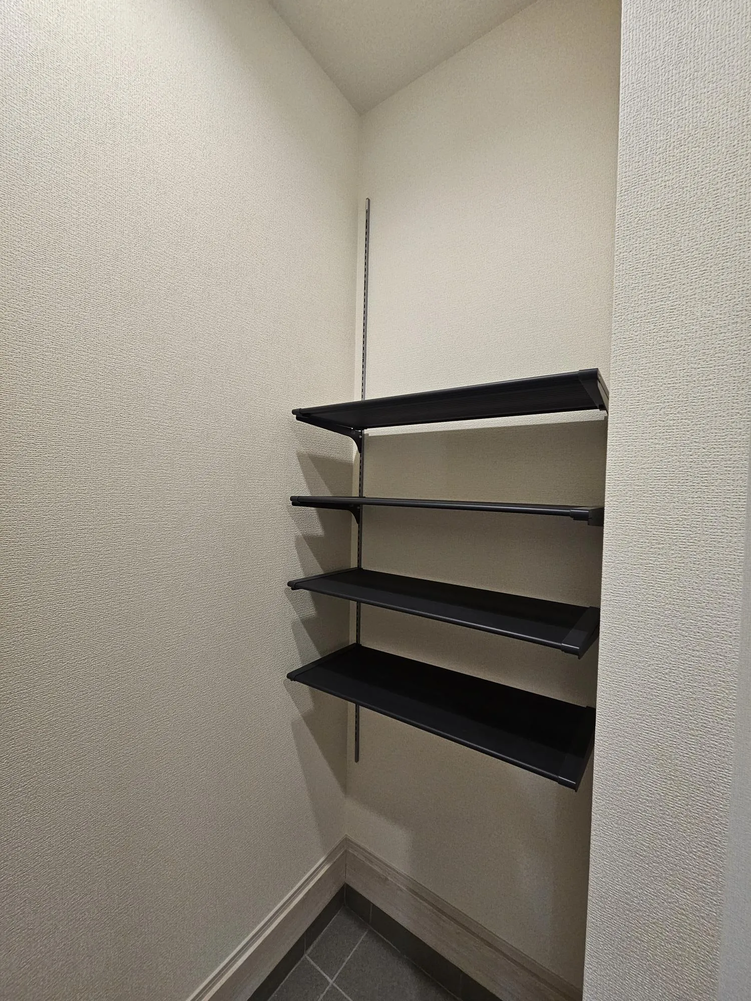 1号棟　玄関　可動棚