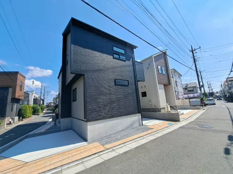 【外観/2号棟】落ち着いたデザインが魅力の外観です!