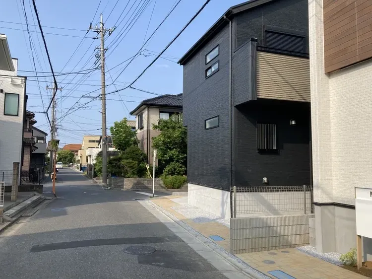 【街並み】ゆとりある前面道路が魅力です♪