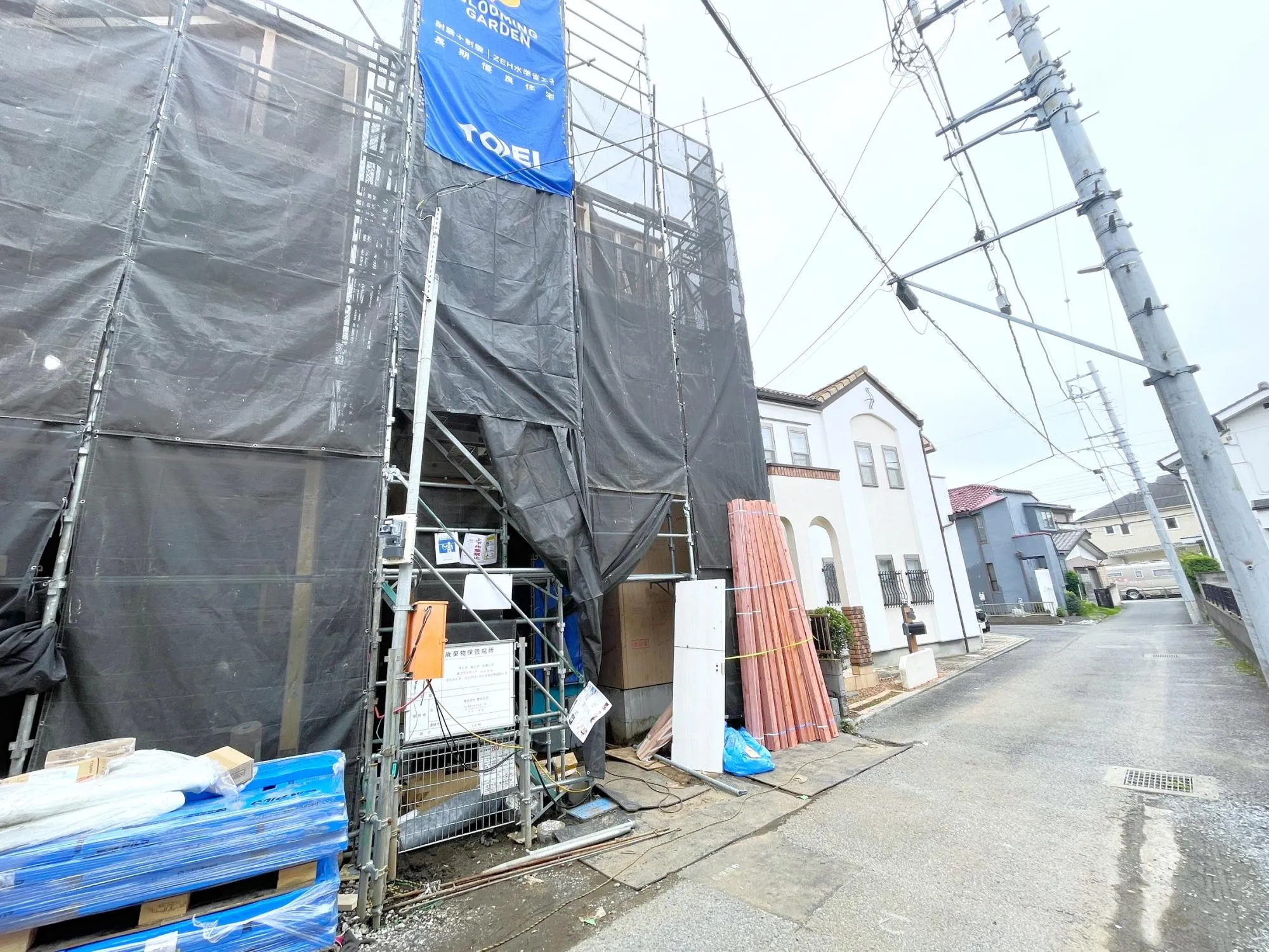 【外観写真】スーパー・コンビニ・薬局が徒歩圏内に揃う便利な住環境◎日々のお買い物もラクラクです!