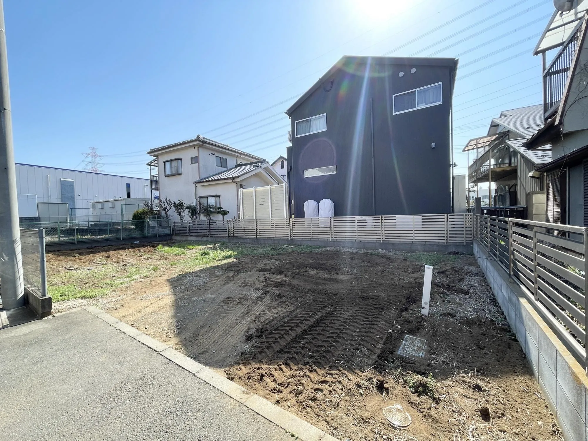 【外観写真】ゆとりある土地40坪以上×陽当たり良好地♪開放感あふれる敷地で、あたたかな陽光に包まれる心地よい暮らしが叶います♪
