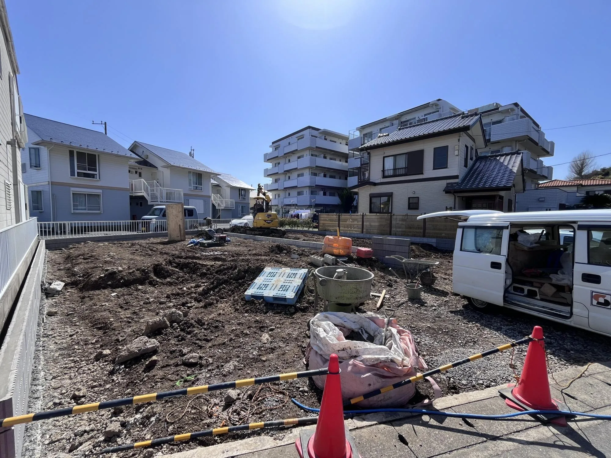落ち着いた生活道路に面した物件。車通りが少ないため、小さなお子様がいるご家庭にも安心。駐車もスムーズに行えます。