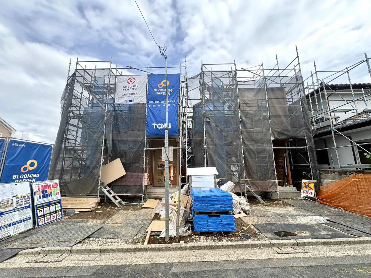 【外観写真】様々な税制優遇が受けられる、長期優良住宅です!永く住み続けられるこだわりの構造と、折上天井やアクセントクロスなどを施した、デザイン性にも配慮しています♪