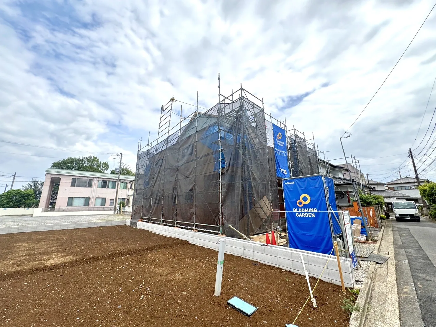 【外観写真】制震ダンパーを搭載した、地震に強い住まいです。地震の揺れを吸収し、建物へのダメージを軽減してくれる特徴があります。