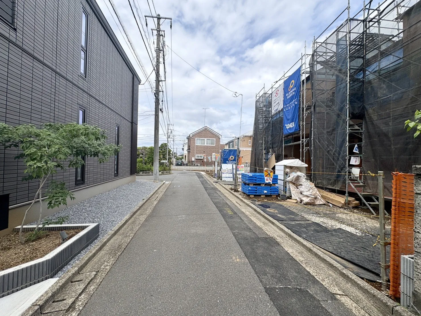 【外観写真】落ち着いた印象の外観デザインを採用。広々LDK16帖以上・全居室収納付き「3(4)LDK・ロフト・カースペース2台」のゆとりある間取り♪収納も充実し、すっきりした暮らしが叶います!
