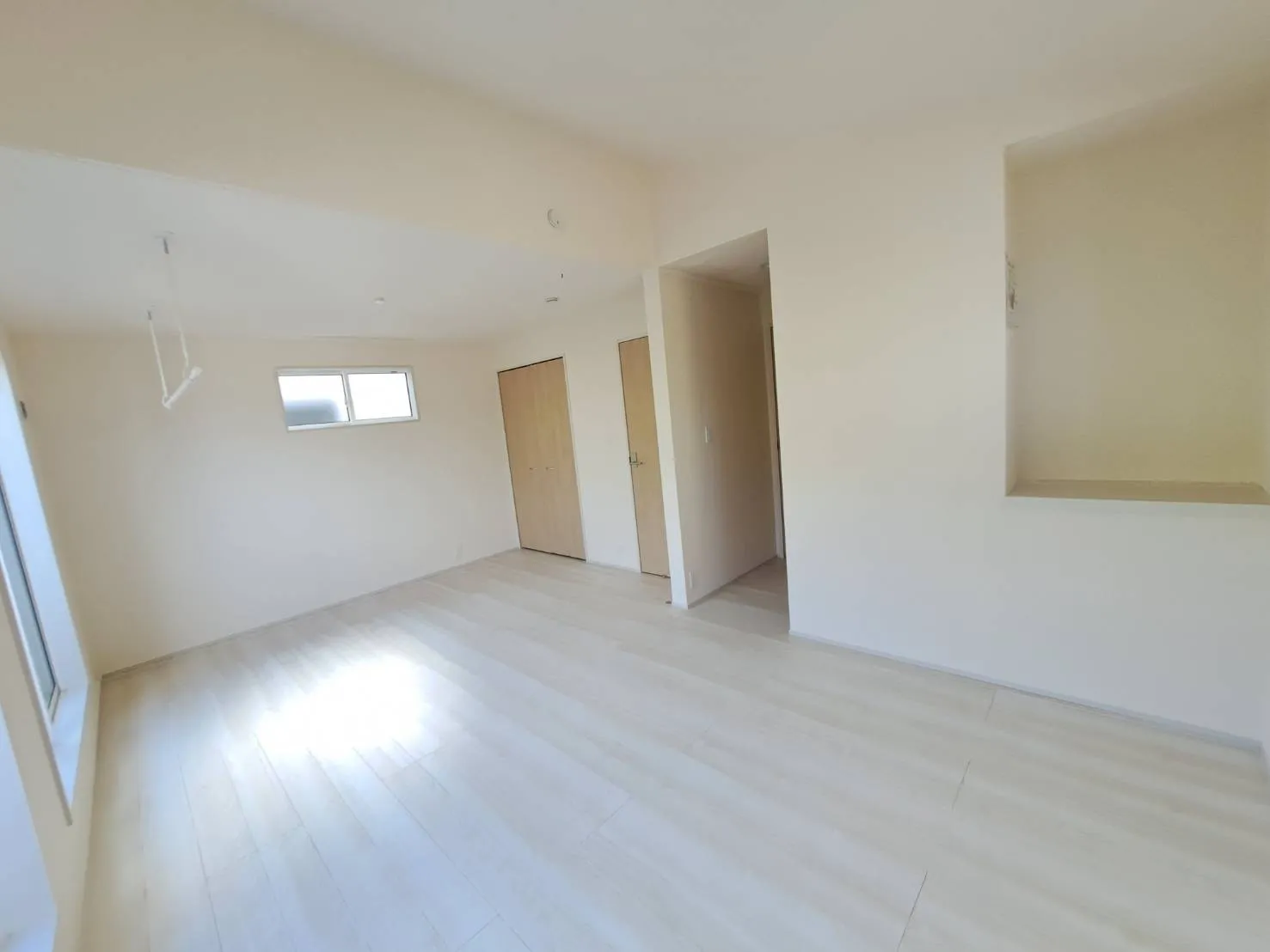 南側に面しているお部屋はご覧の陽当りです!とても暖かいお部屋ですよ!
