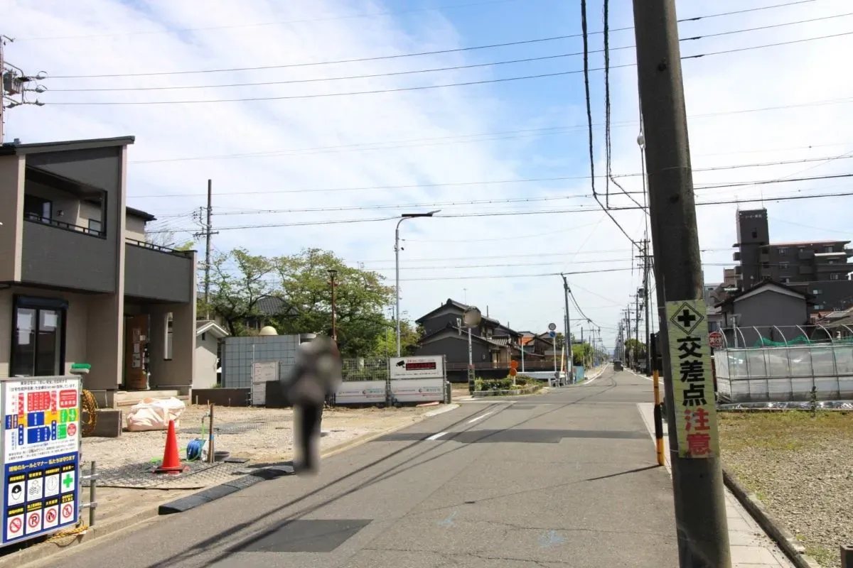 4月12日撮影　南側道路(西→東)