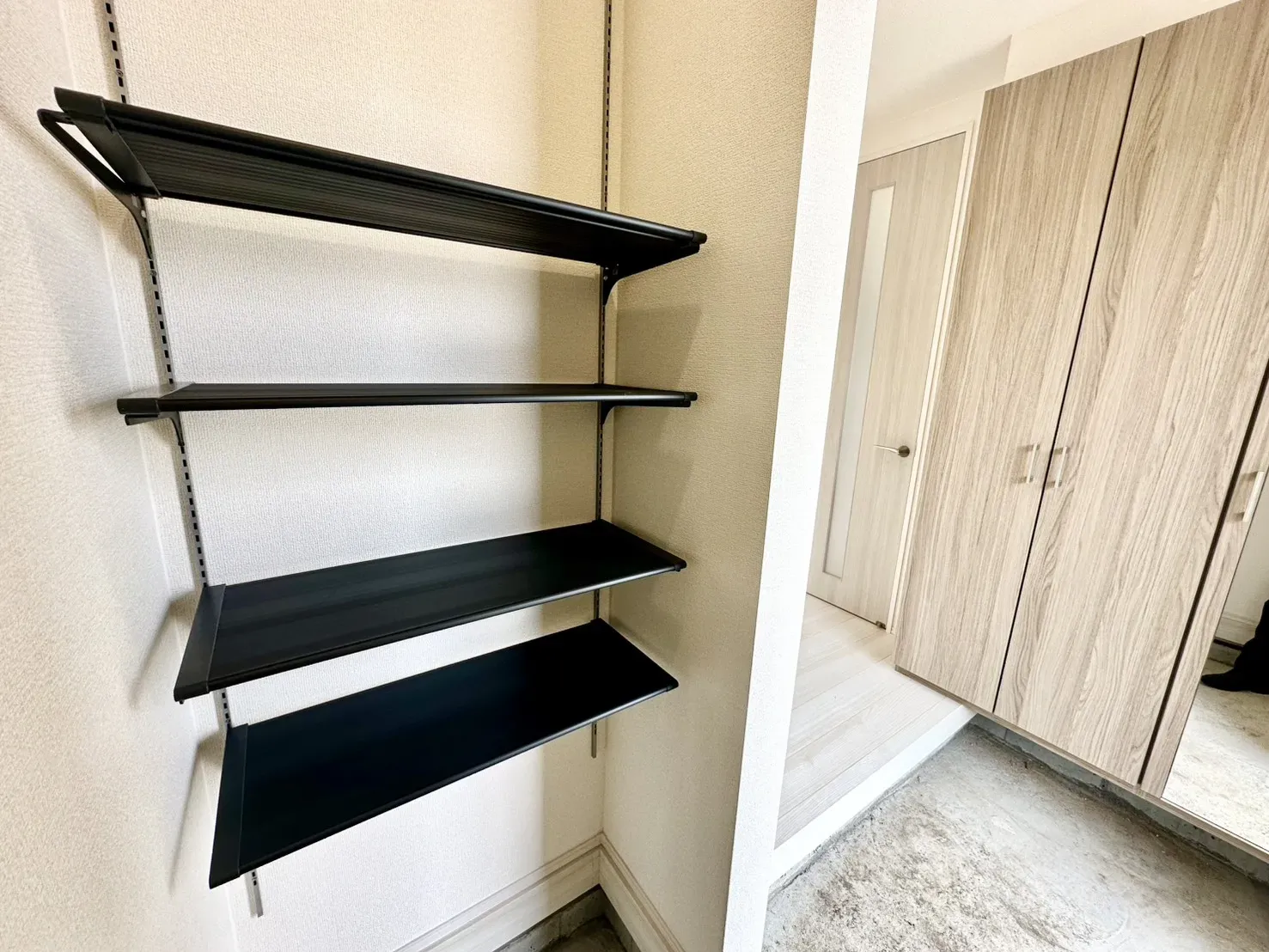 1号棟:玄関 土間収納