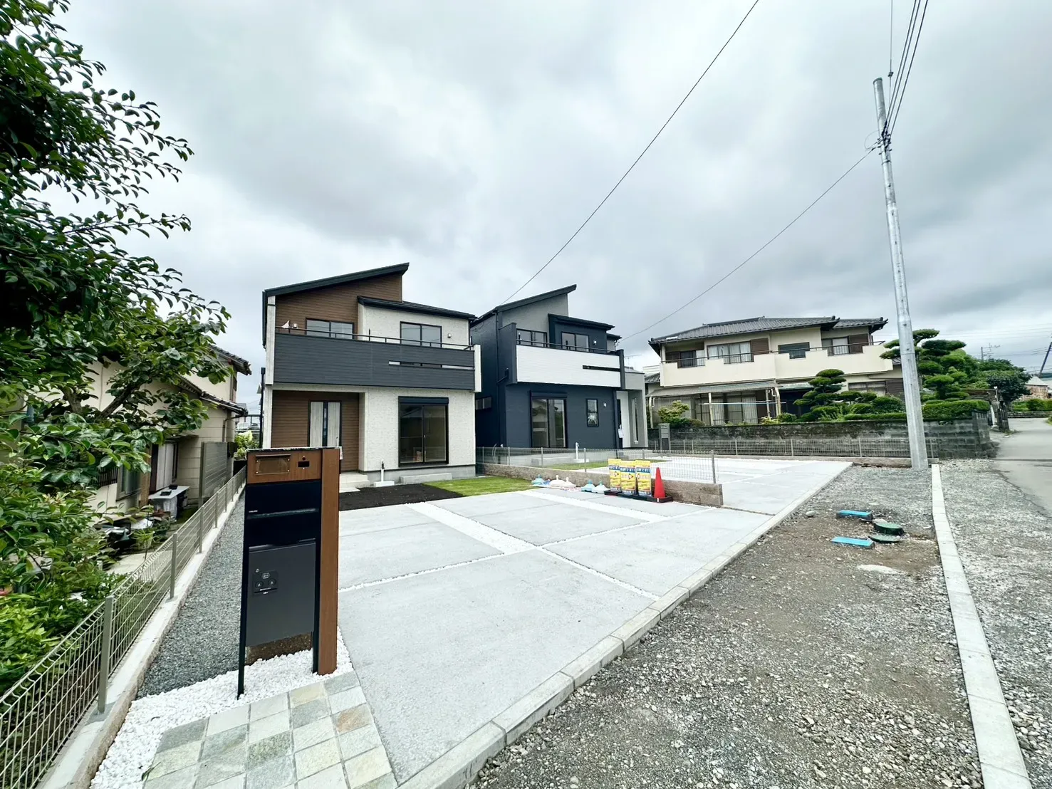 現地写真(6/29撮影)(左から1.2号棟)