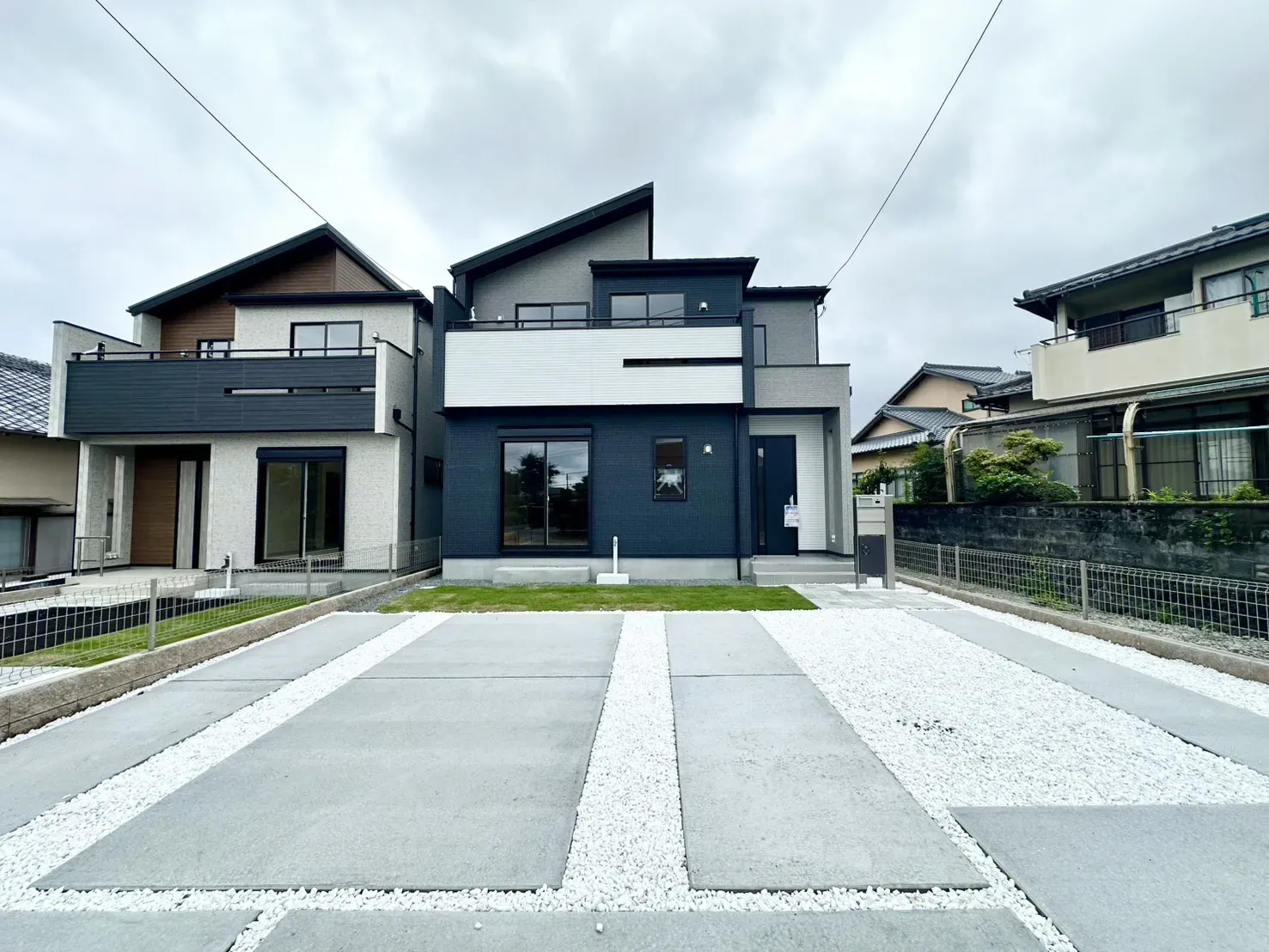 現地写真(6/29撮影)(左から1.2号棟)