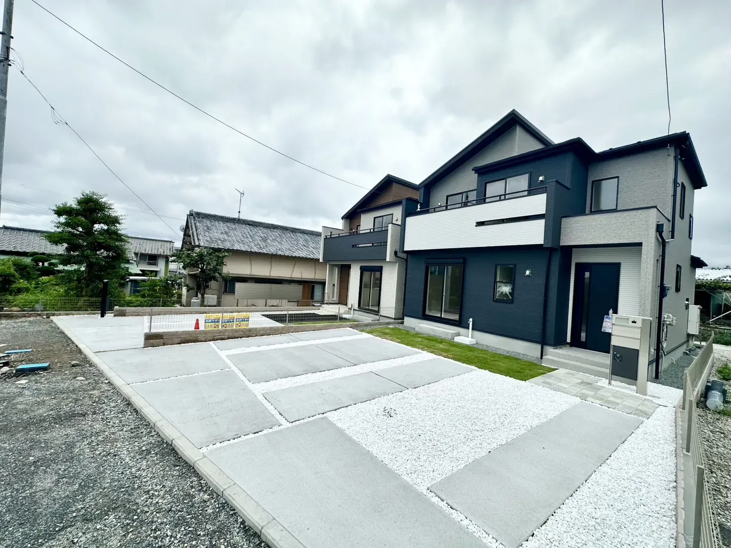 現地写真(6/29撮影)(左から1.2号棟)