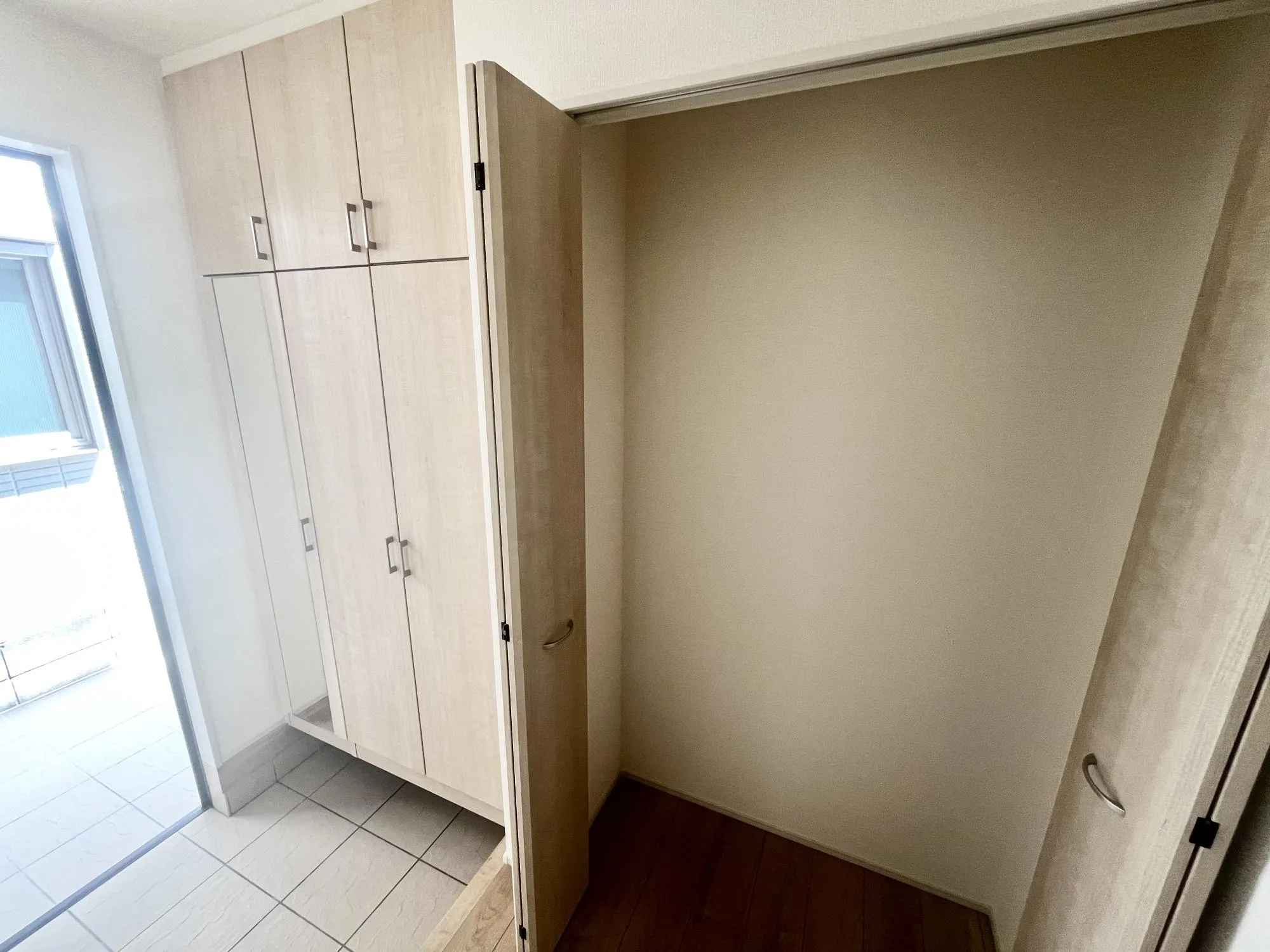 大容量のシューズボックスに加え収納もあり、玄関もスッキリ