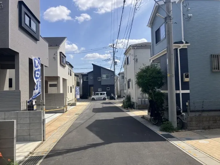 前面道路は見通しが良く、お車の出入りもスムーズに行えます!	
