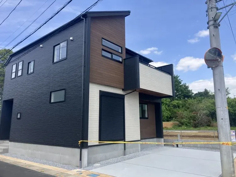 外構もきれいに整備されており、すっきりとした印象の住まいです!					
