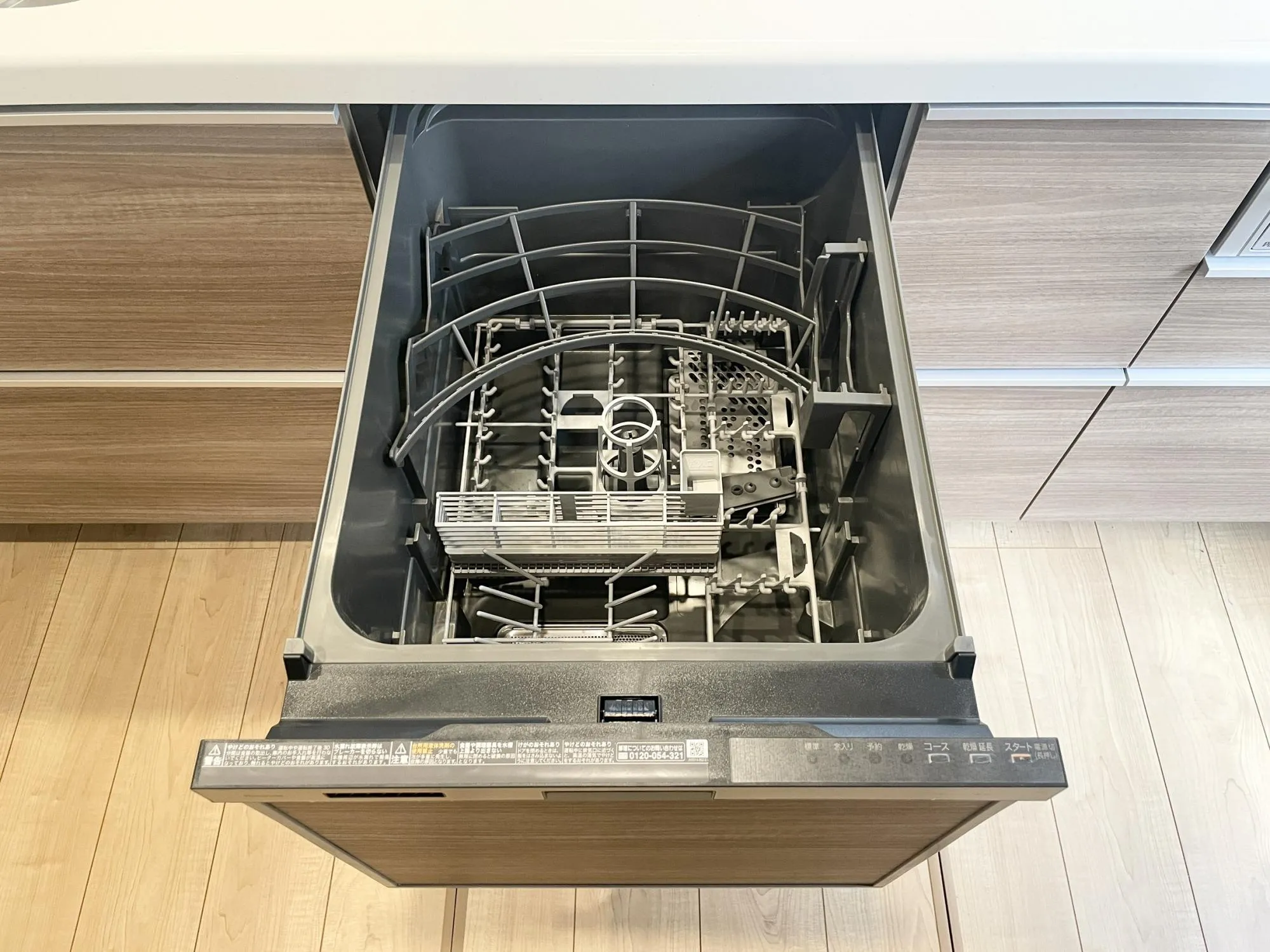 【食洗器】乾燥機能付き食洗器を標準装備◎洗浄から乾燥までワンタッチ!家事負担を軽減し、毎日の時間にゆとりを生み出します!