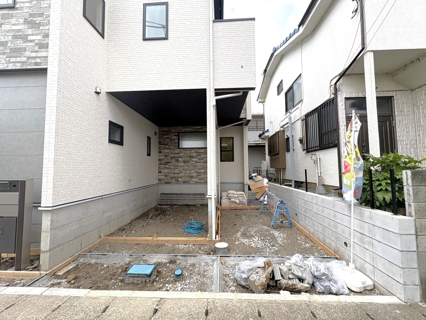 【外観写真】長期優良住宅認定に加え、耐震等級3・制震ダンパーを採用。家族の未来を見据えて、安心して住み続けられる住まいです。