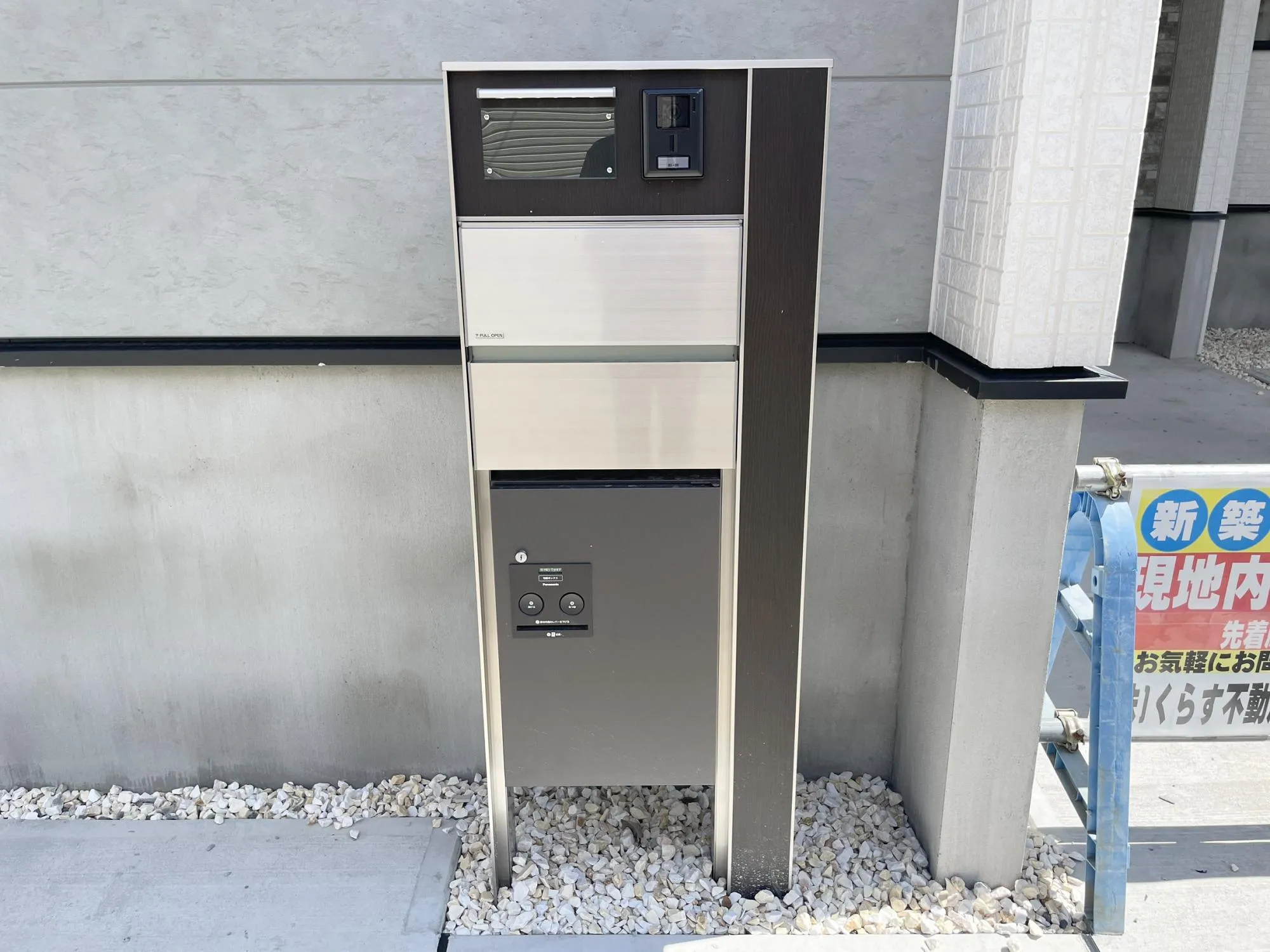 【玄関設備】らくらく施解錠のスマートキーです♪荷物で手がふさがっている日も、ストレスなく出入り可能です。