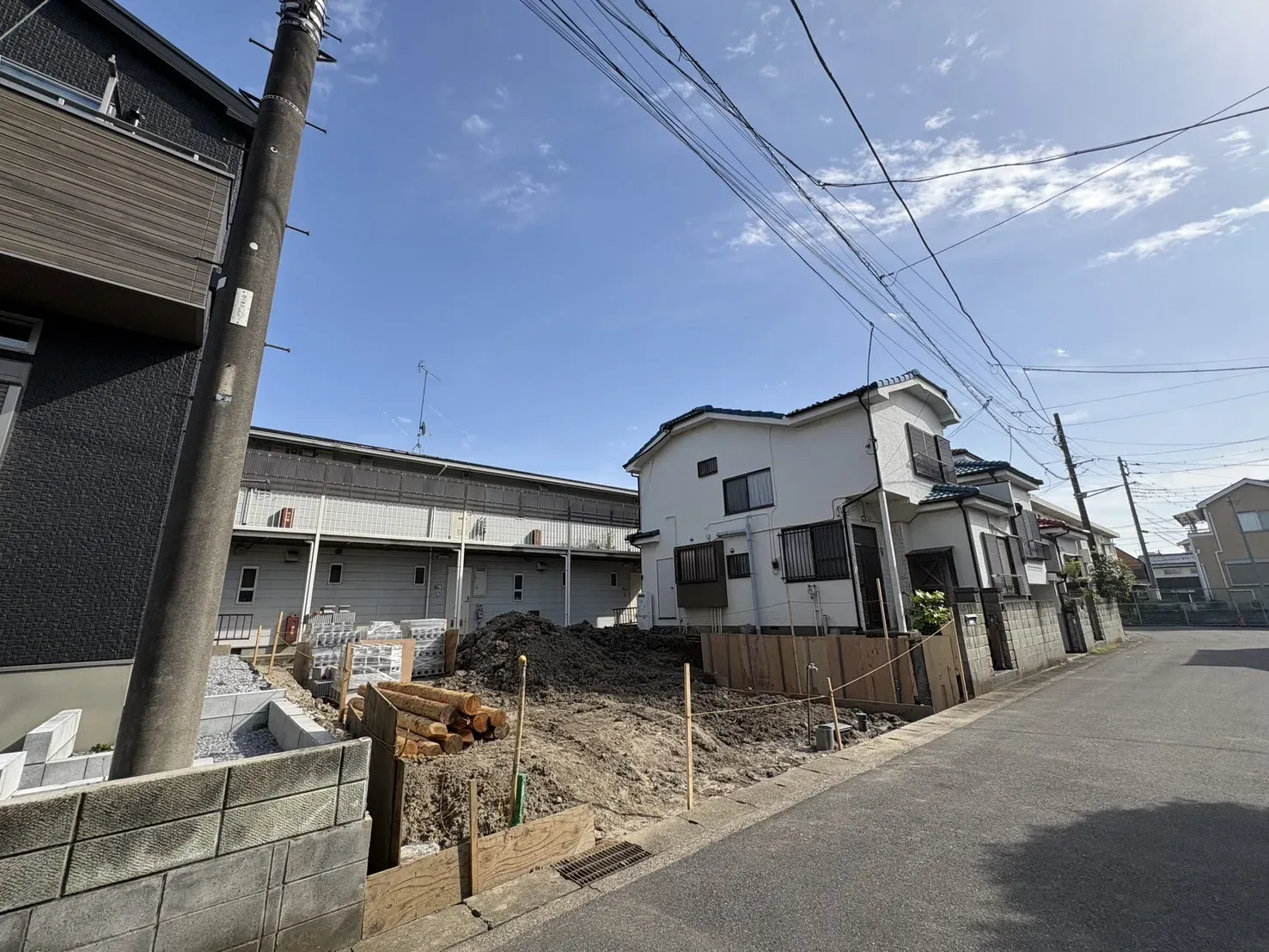 【外観写真】落ち着いた印象の外観デザインを採用。広々17帖以上のLDKや全居室収納付き「3(4)LDK+カースペース2台」のゆとりある住まいです。