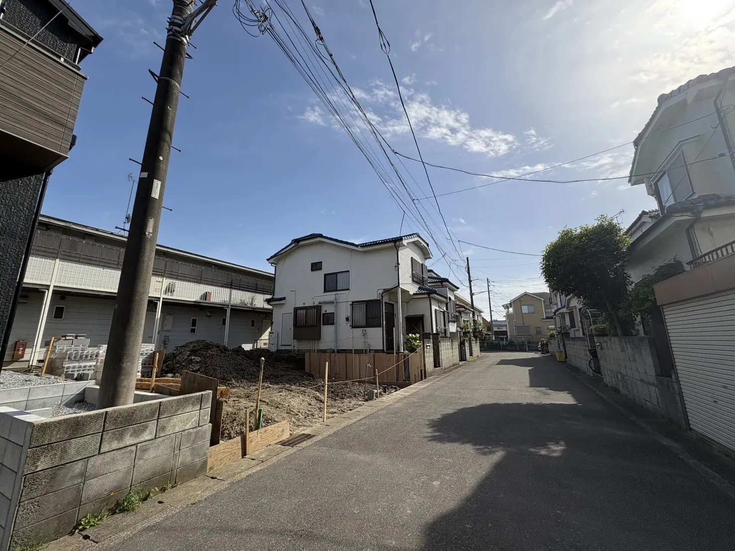 【外観写真】制震ダンパーを搭載した、地震に強い住まいです。地震の揺れを吸収し、建物へのダメージを軽減してくれる特徴があります。