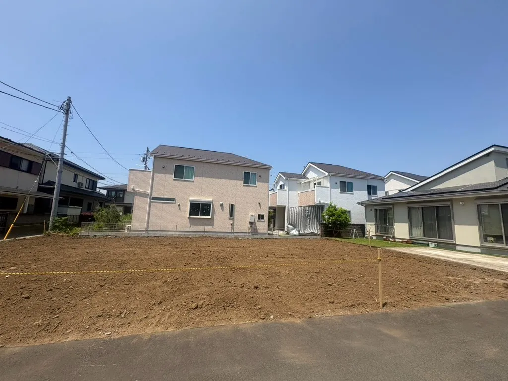 徒歩5分の場所には日用雑貨などのお買い物にも便利なドラッグストアがあります。