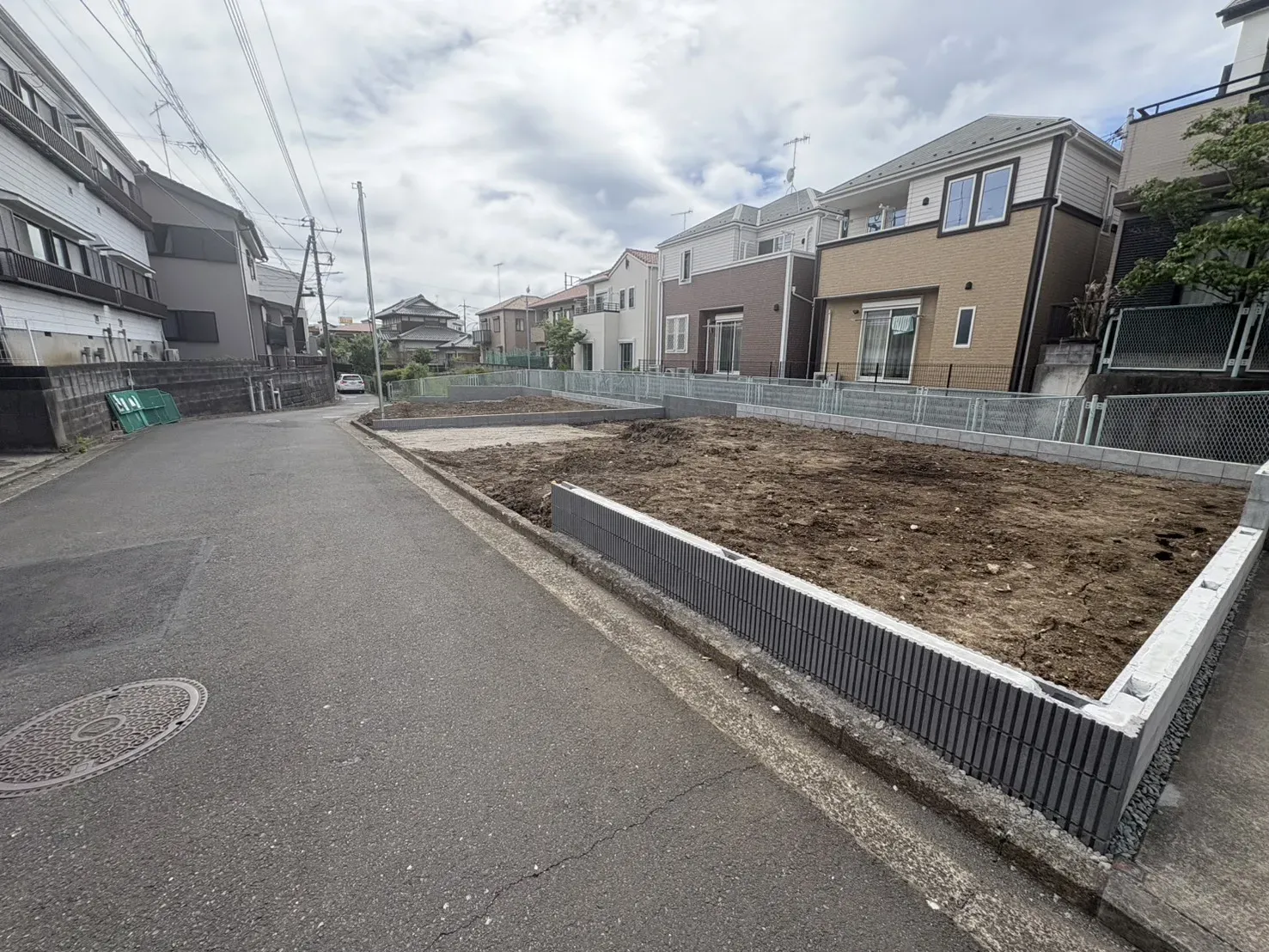 1号棟、2号棟共に可動棚付きパントリー収納がつくられます。パントリー収納があることによってキッチンをきれいに保つことが可能となります。