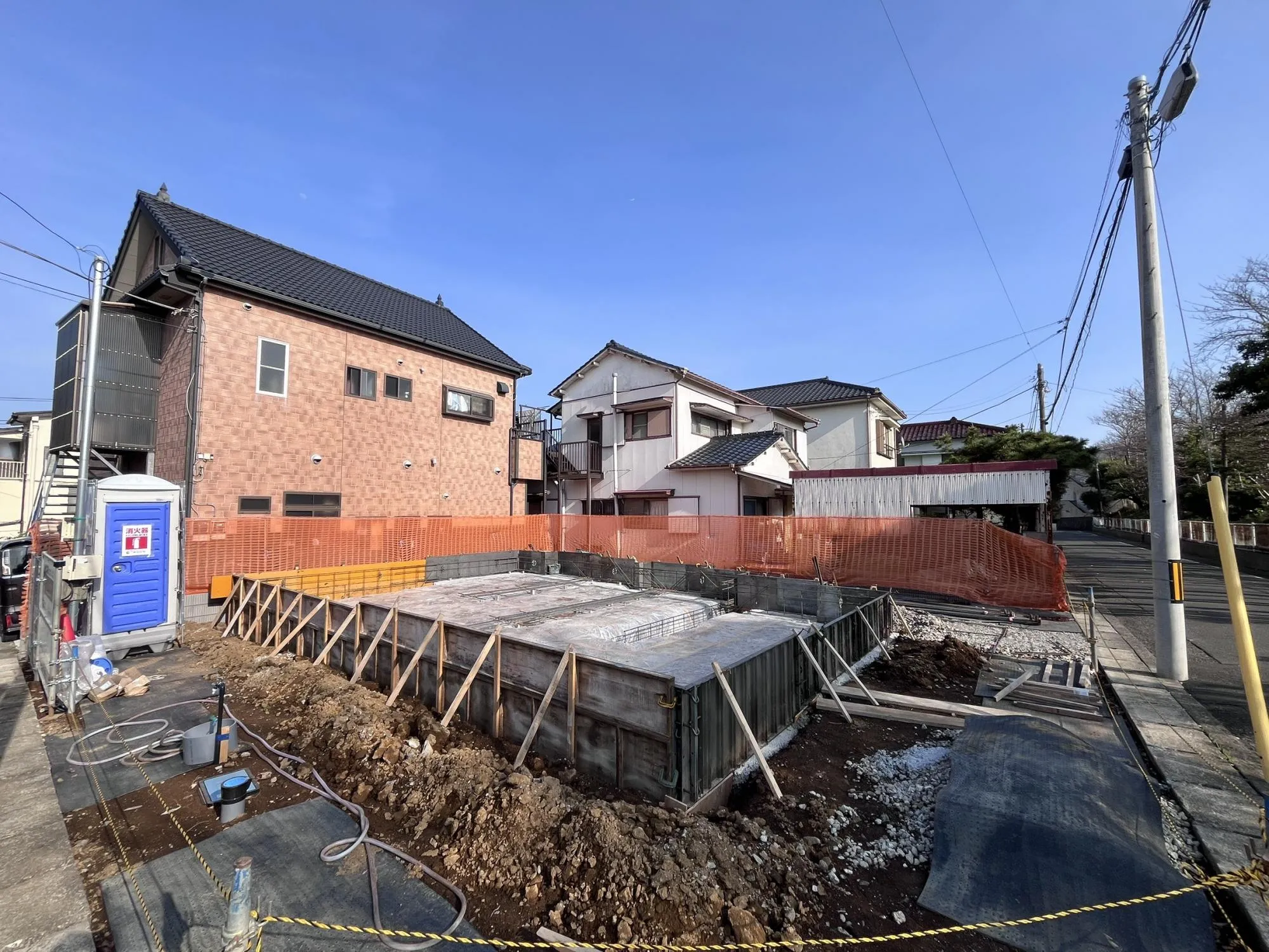 カースペース最3台分確保で、ご家族の多い方や来客時も安心。
毎日の暮らしに“ゆとり”と“快適さ”をもたらす住環境です。
