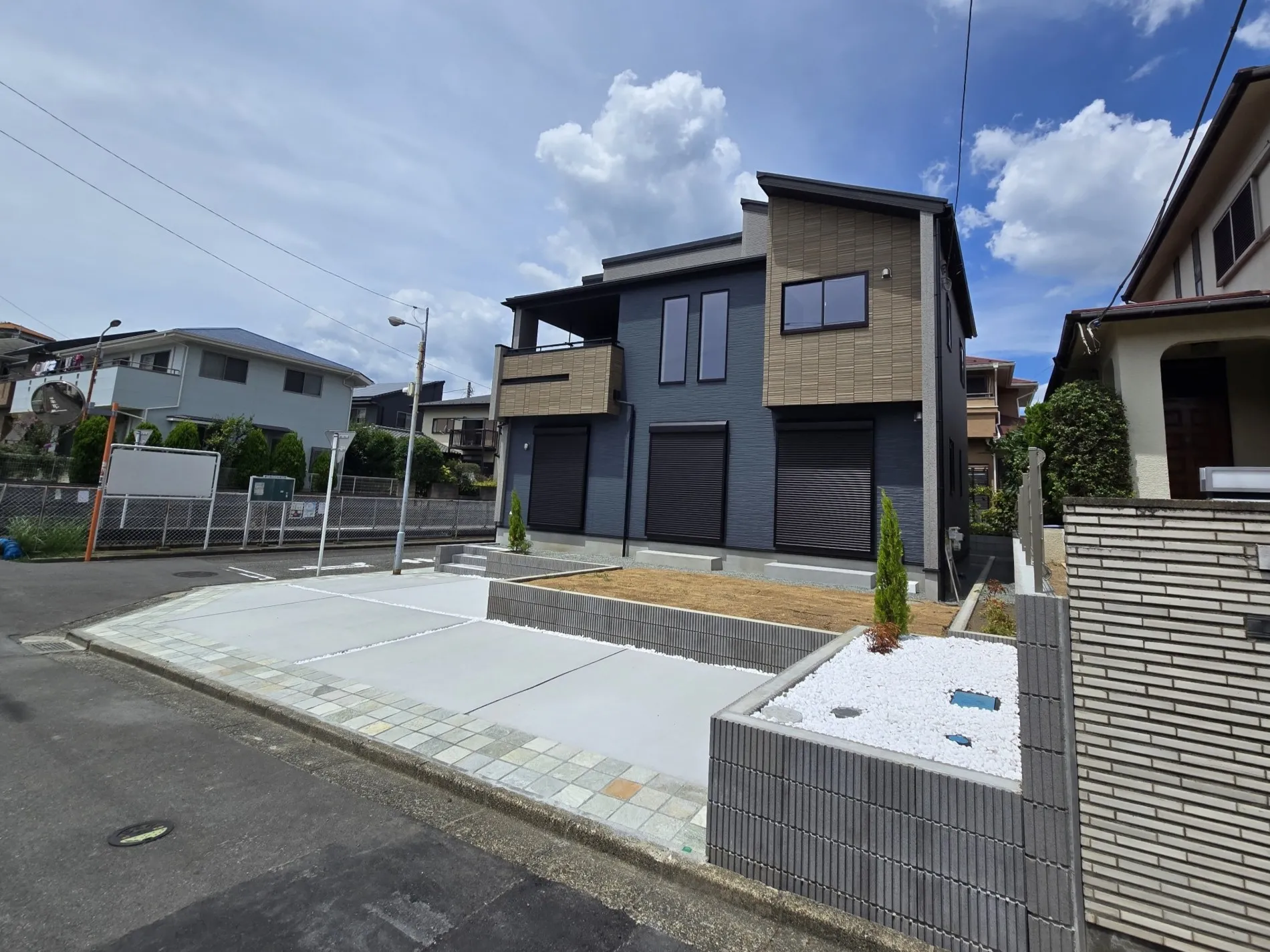 8月 外観写真