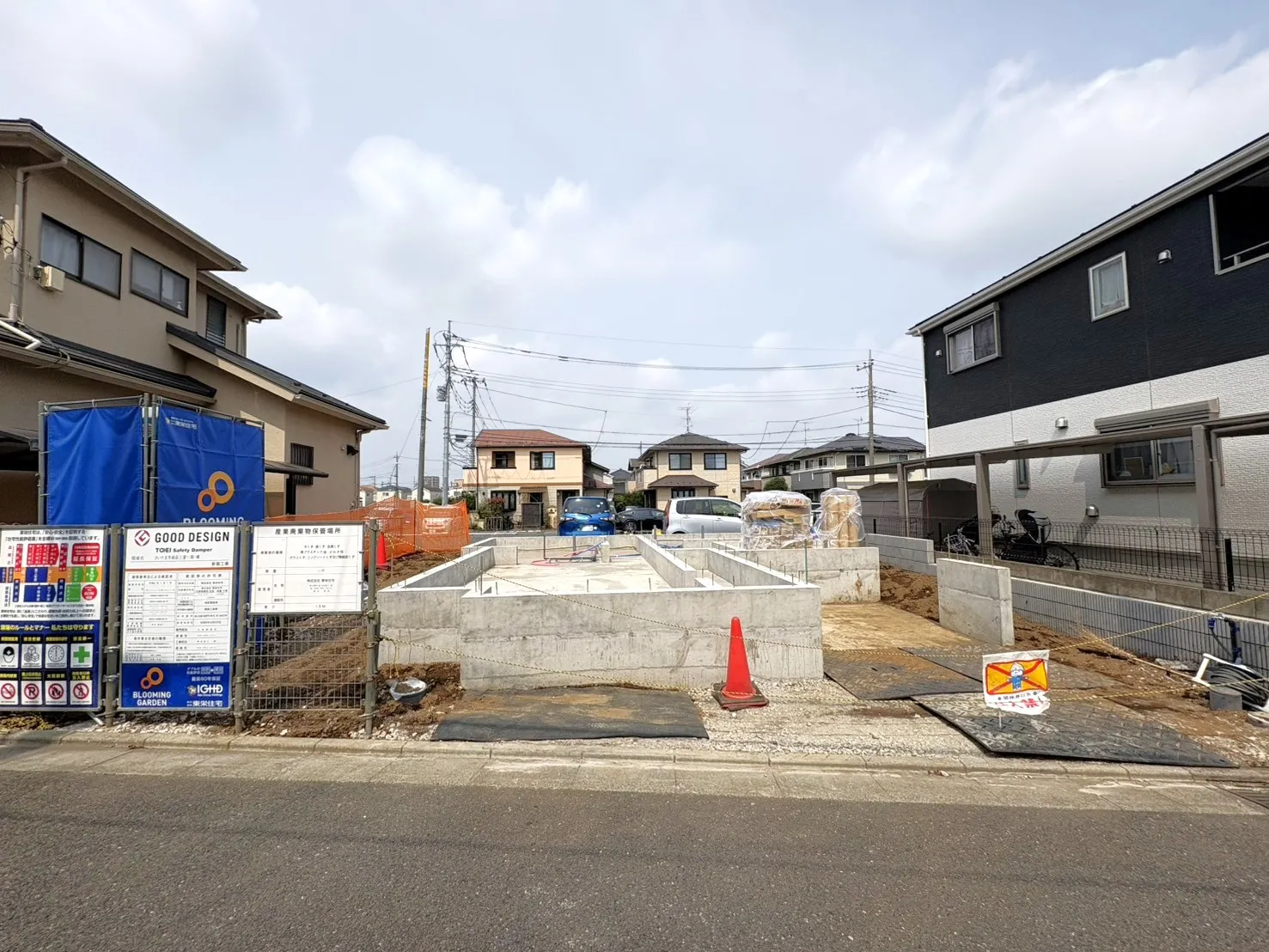 【外観写真】LDK約16帖の広さに折上天井を採用。開放感があり、家族でゆったり過ごせる空間です。
