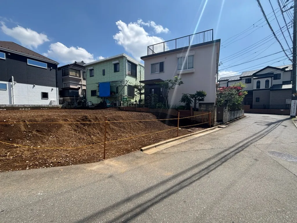 前面道路含む現地外観写真