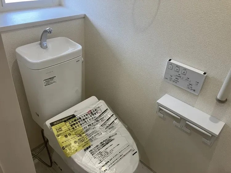 立ち座りをサポートしてくれる手すり付きの安心設計です☆