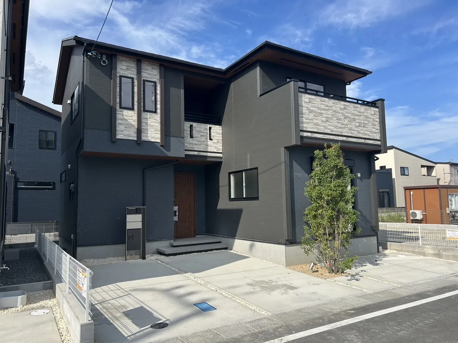 【⑤号棟外観】