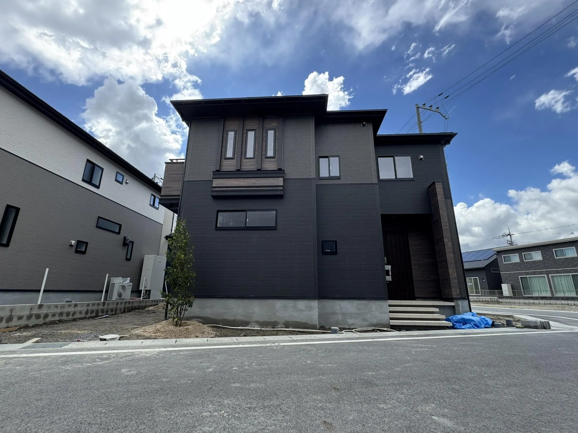 【⑨号棟外観】