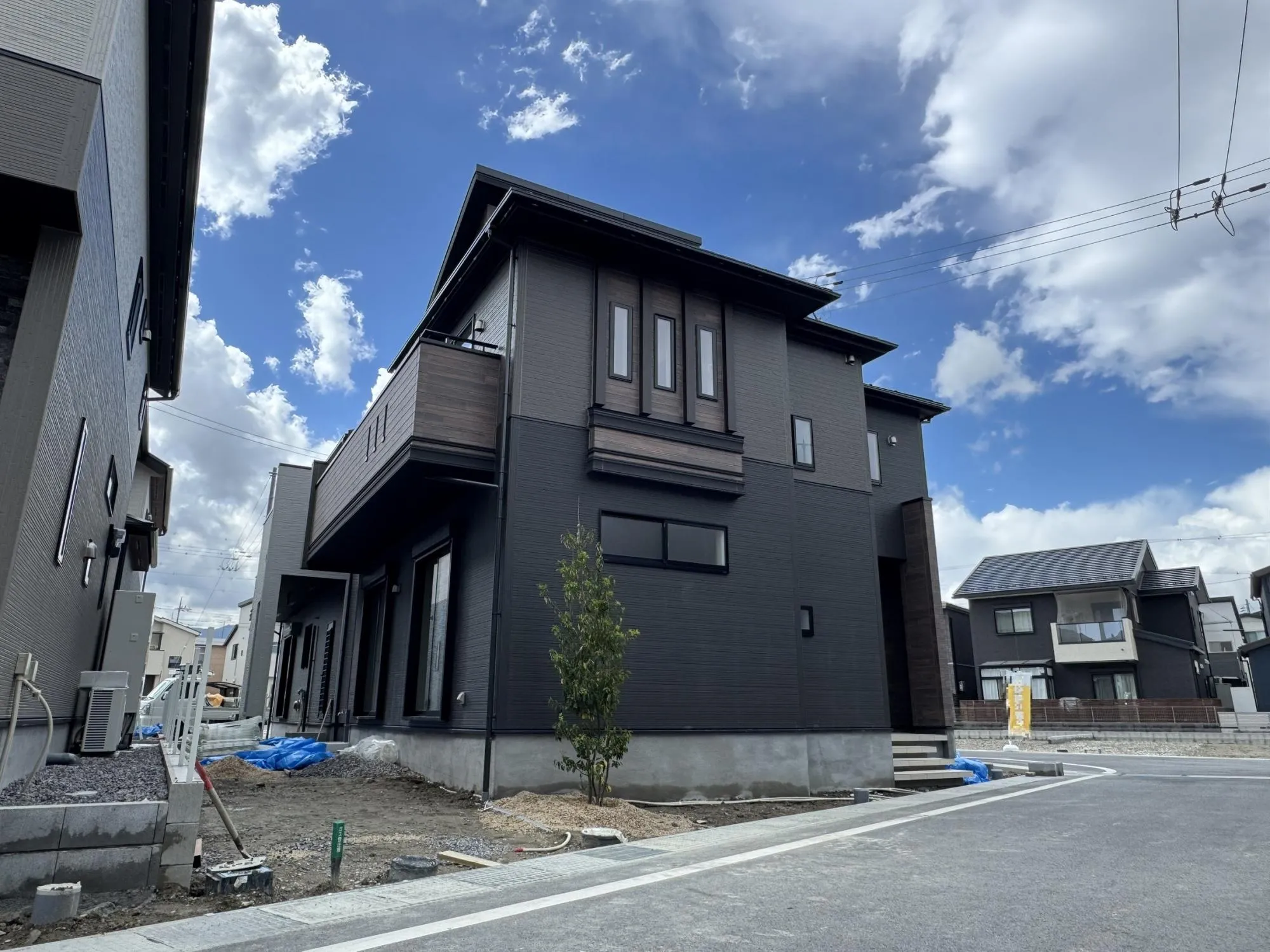 【⑨号棟外観】