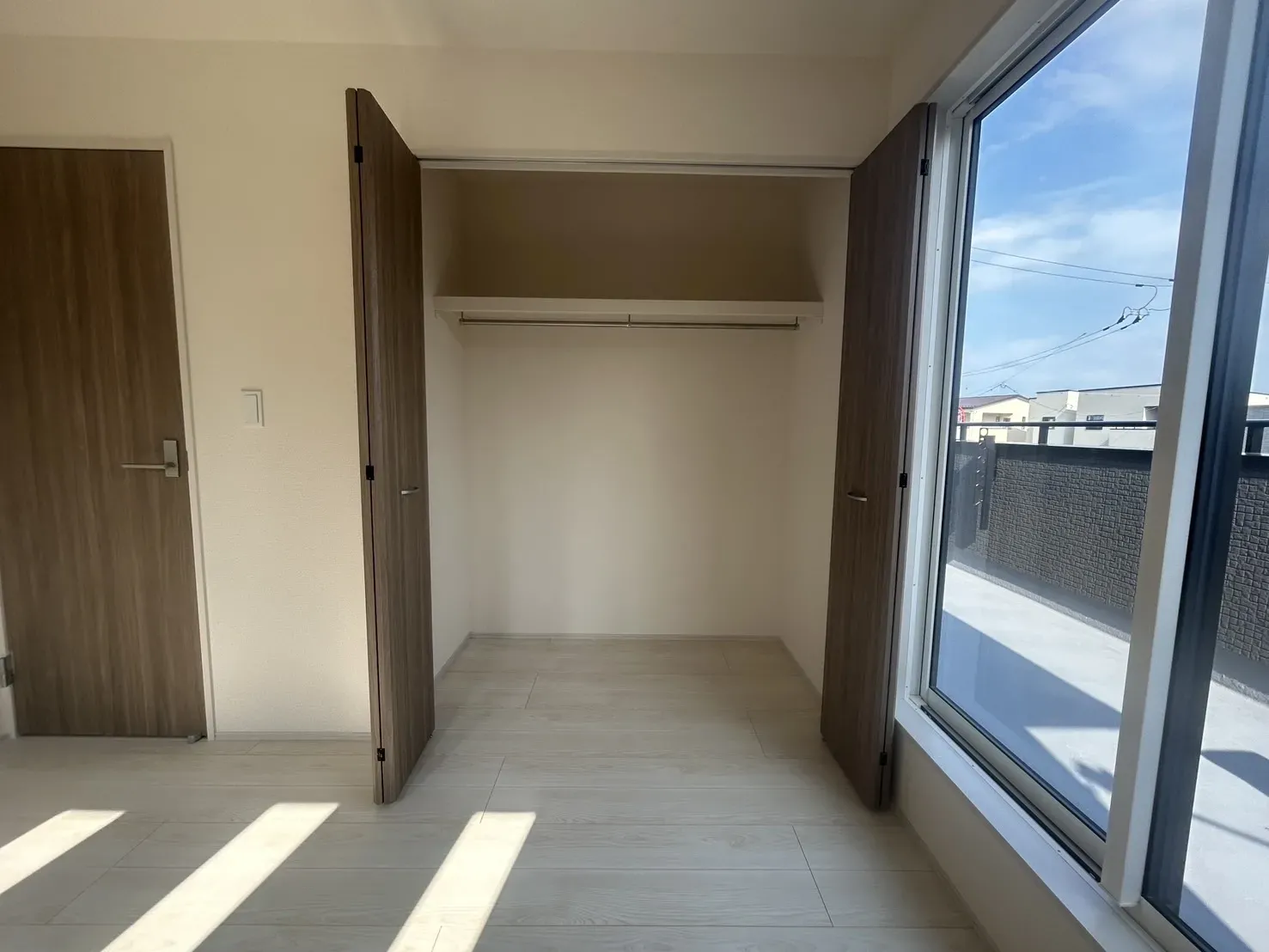 【⑧号棟収納】2部屋からバルコニーに出ることができます!