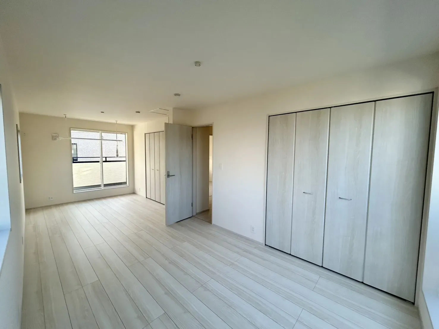 【1号棟】将来のライフスタイルに合わせて2部屋にできる可変型洋室