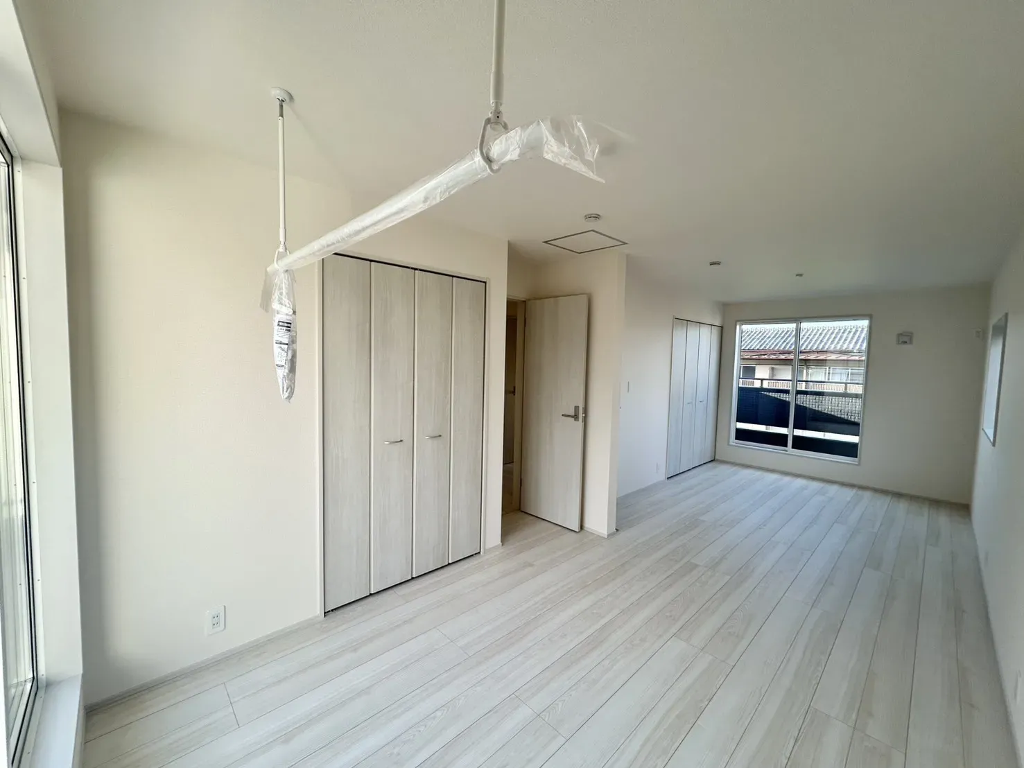 【1号棟】将来のライフスタイルに合わせて2部屋にできる可変型洋室