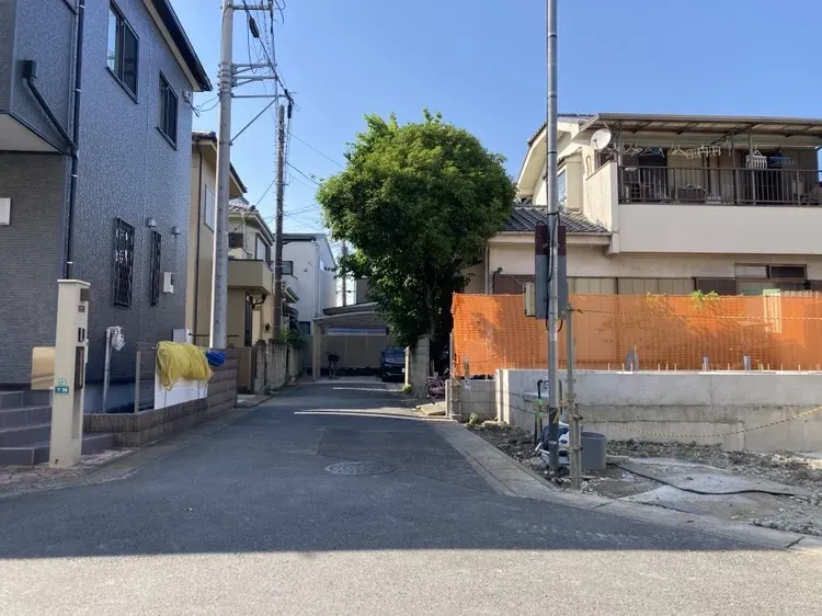 車通りも比較的少なく、落ち着いた雰囲気の前面道路です!