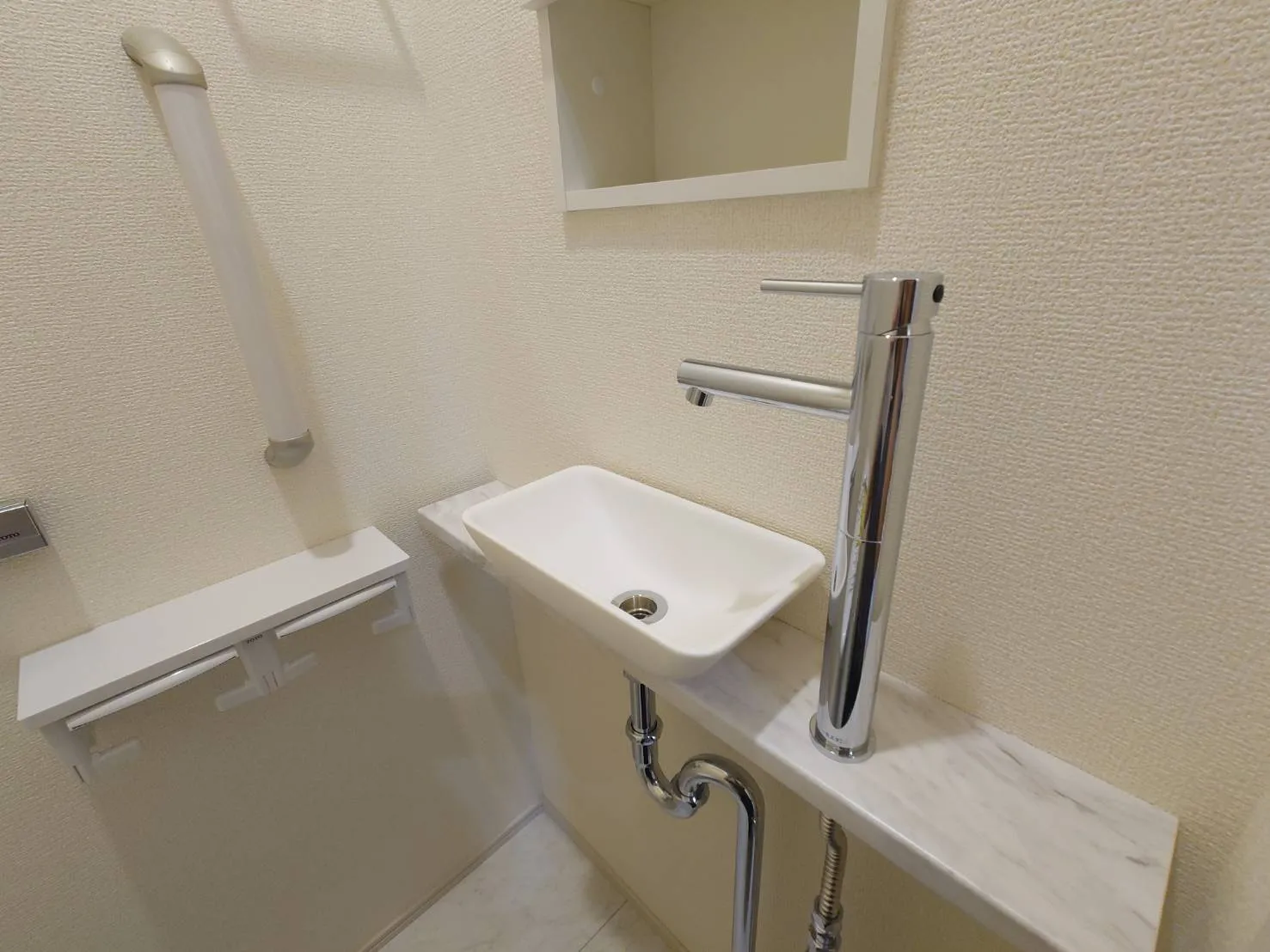 1Fトイレ内手洗器