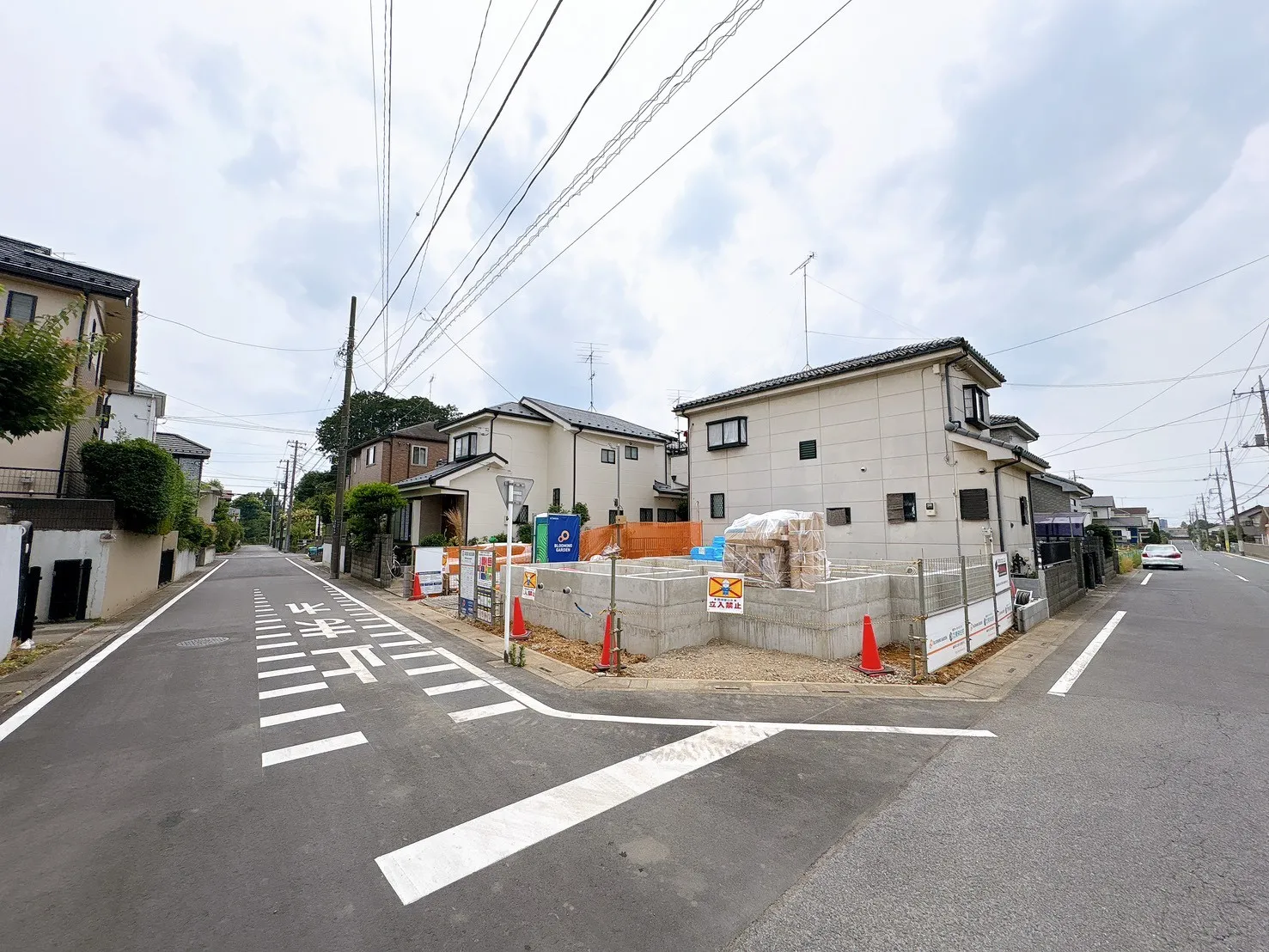【外観写真】制震ダンパーを搭載した、地震に強い住まいです。地震の揺れを吸収し、建物へのダメージを軽減してくれる特徴があります。