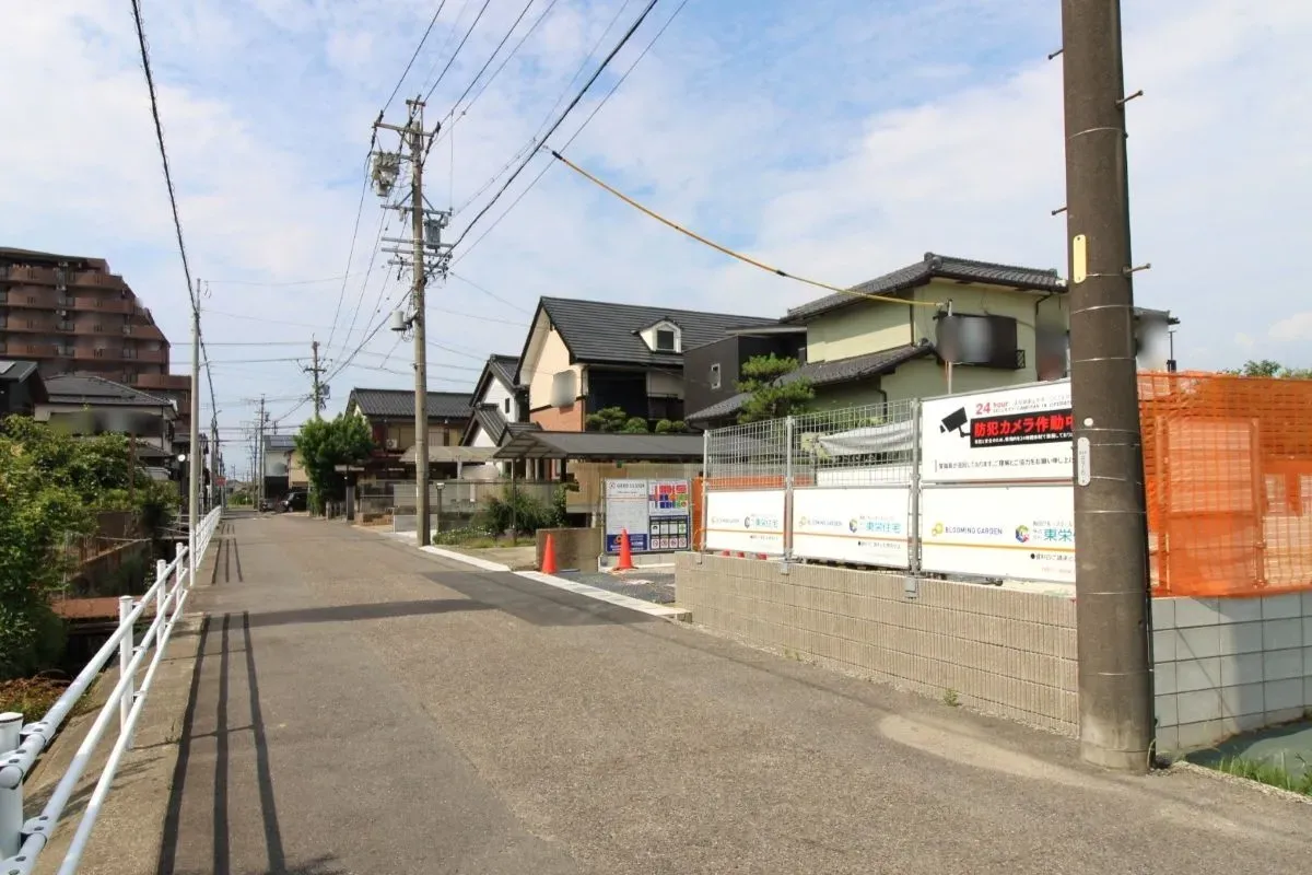 6月11日撮影 西側道路(南→北)