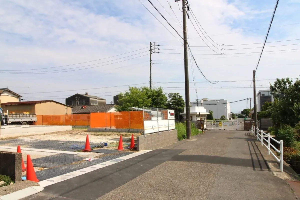 6月11日撮影 西側道路(北→南)