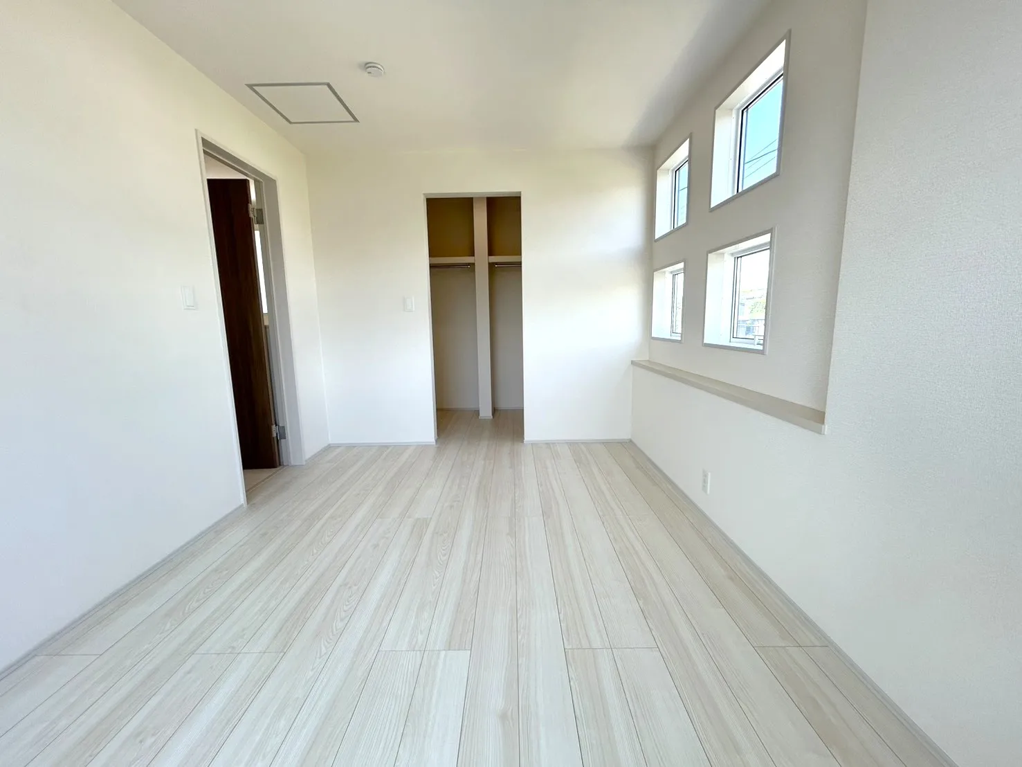3号棟
ゆとりある7.67帖の主寝室。大容量WIC付きで居住空間をすっきり保てます!