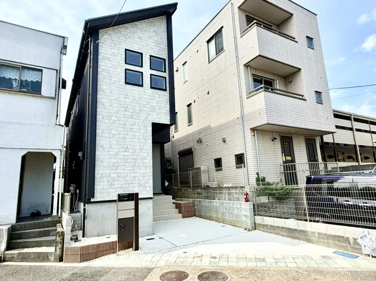 「洗練された街並みに調和する住まい」