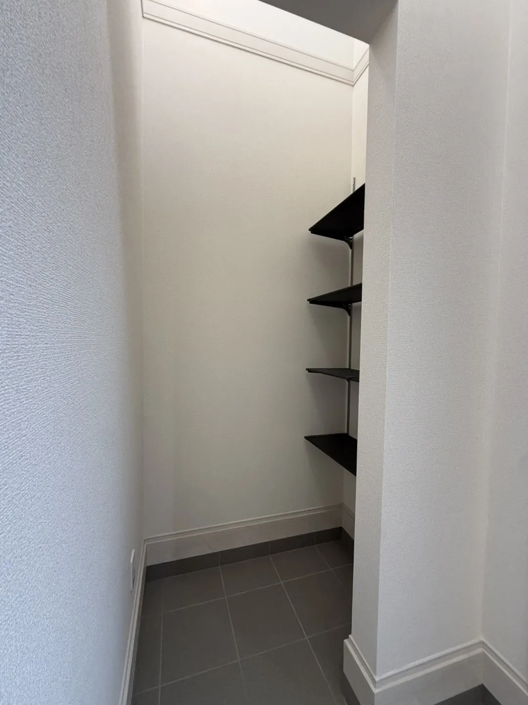 ⑤玄関土間収納