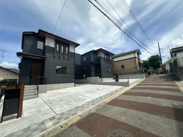 1号棟　前面道路含む現地写真