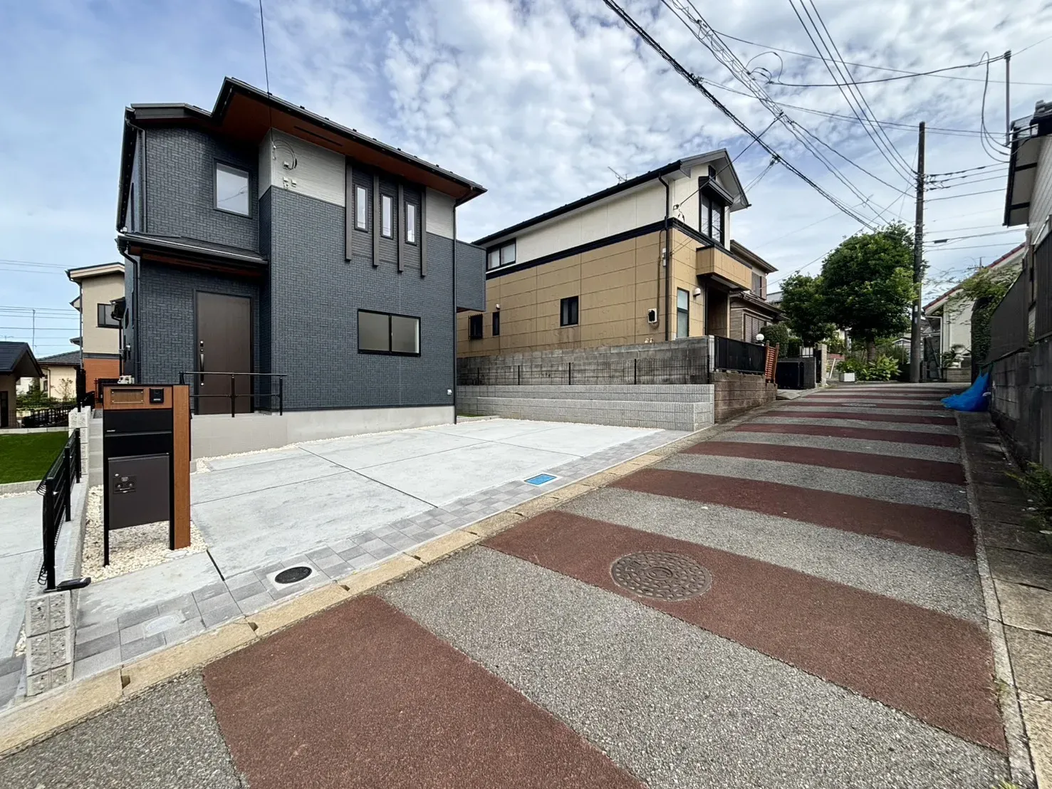 2号棟　前面道路含む現地写真