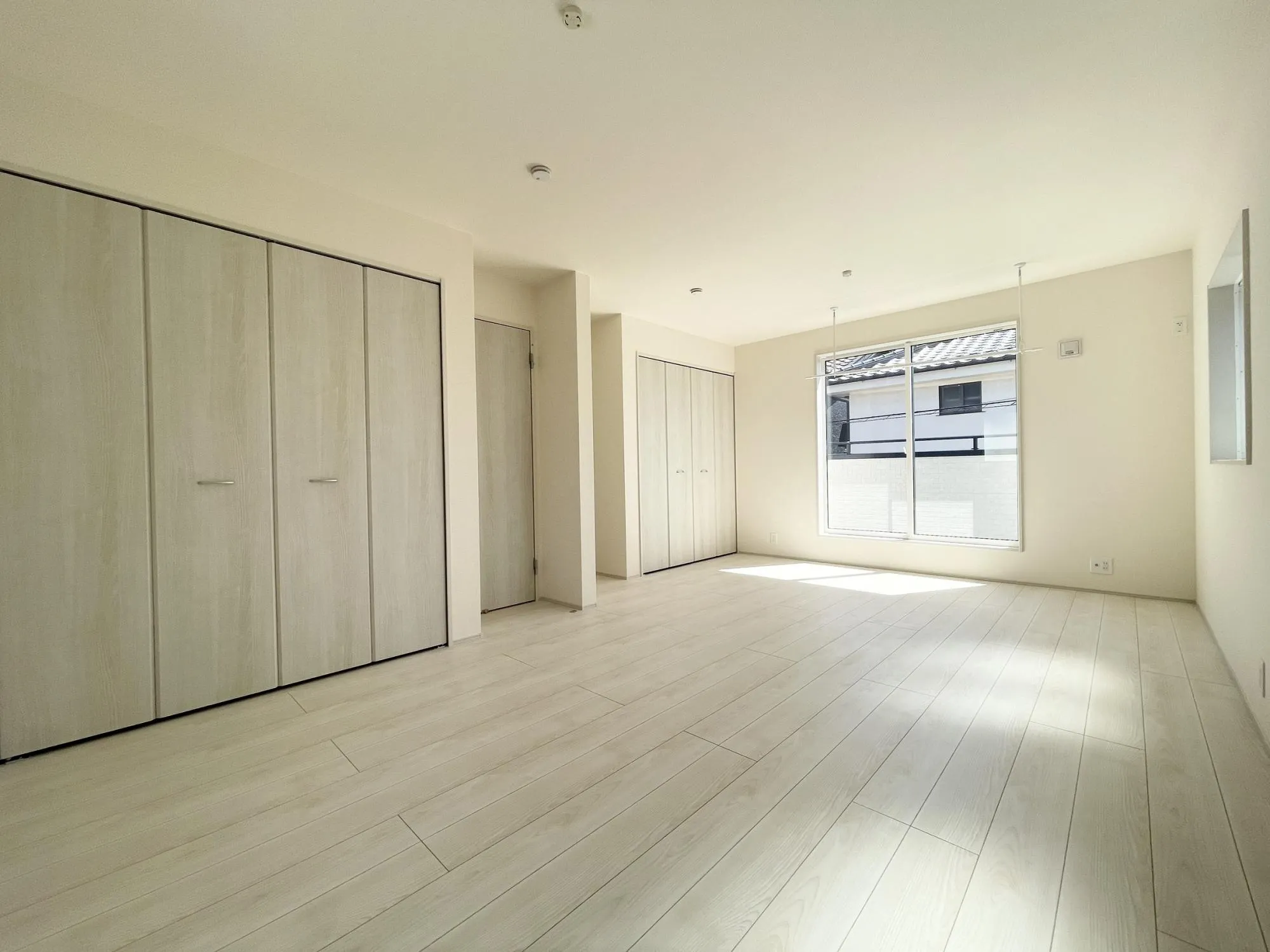 【洋室(11.25帖)】将来こども部屋として1部屋を2つの部屋にアレンジできるフレキシブルルーム(11.25帖)※将来2部屋として利用の場合、間仕切壁工事は有償となります。