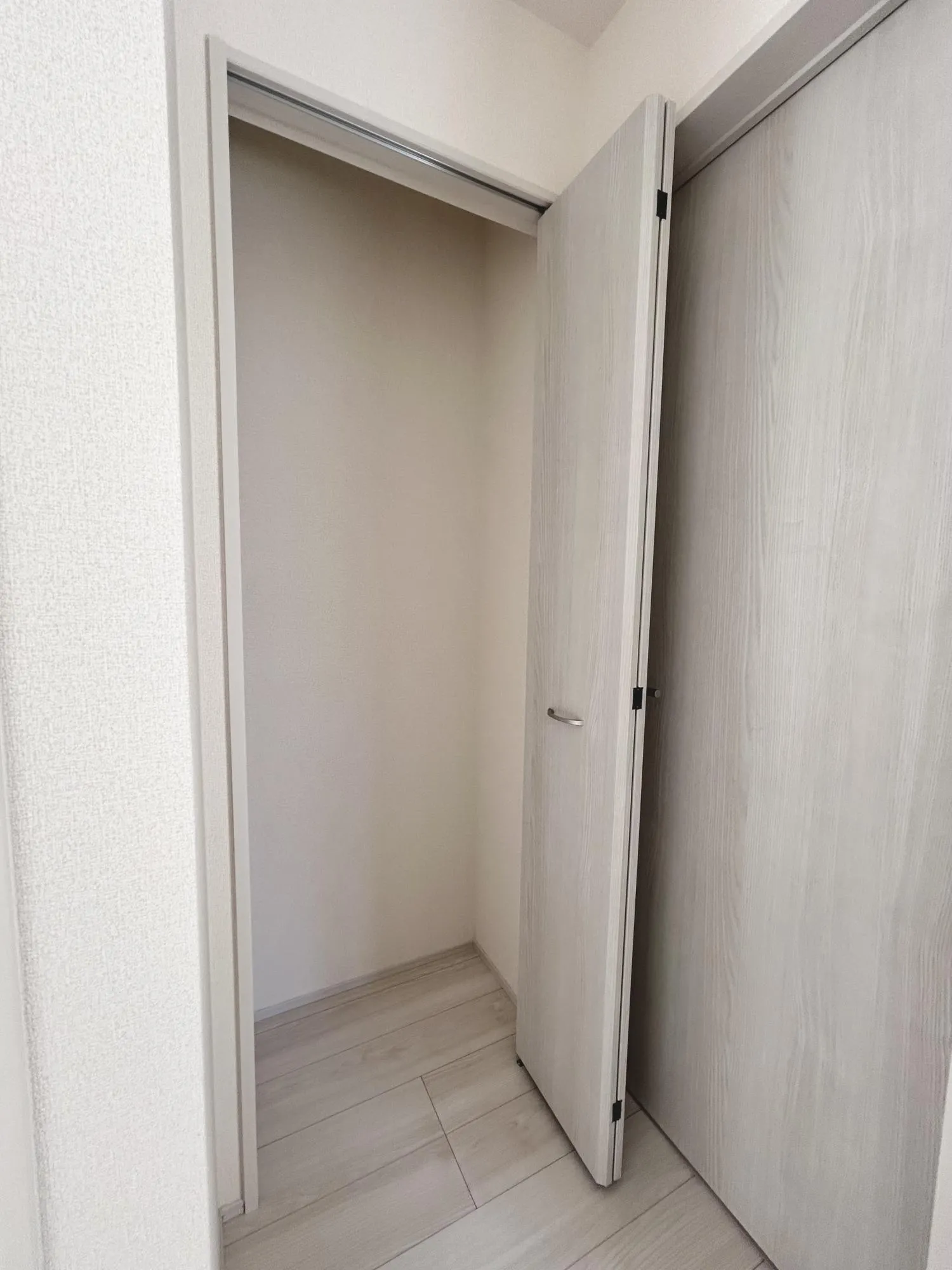 【2階廊下収納】