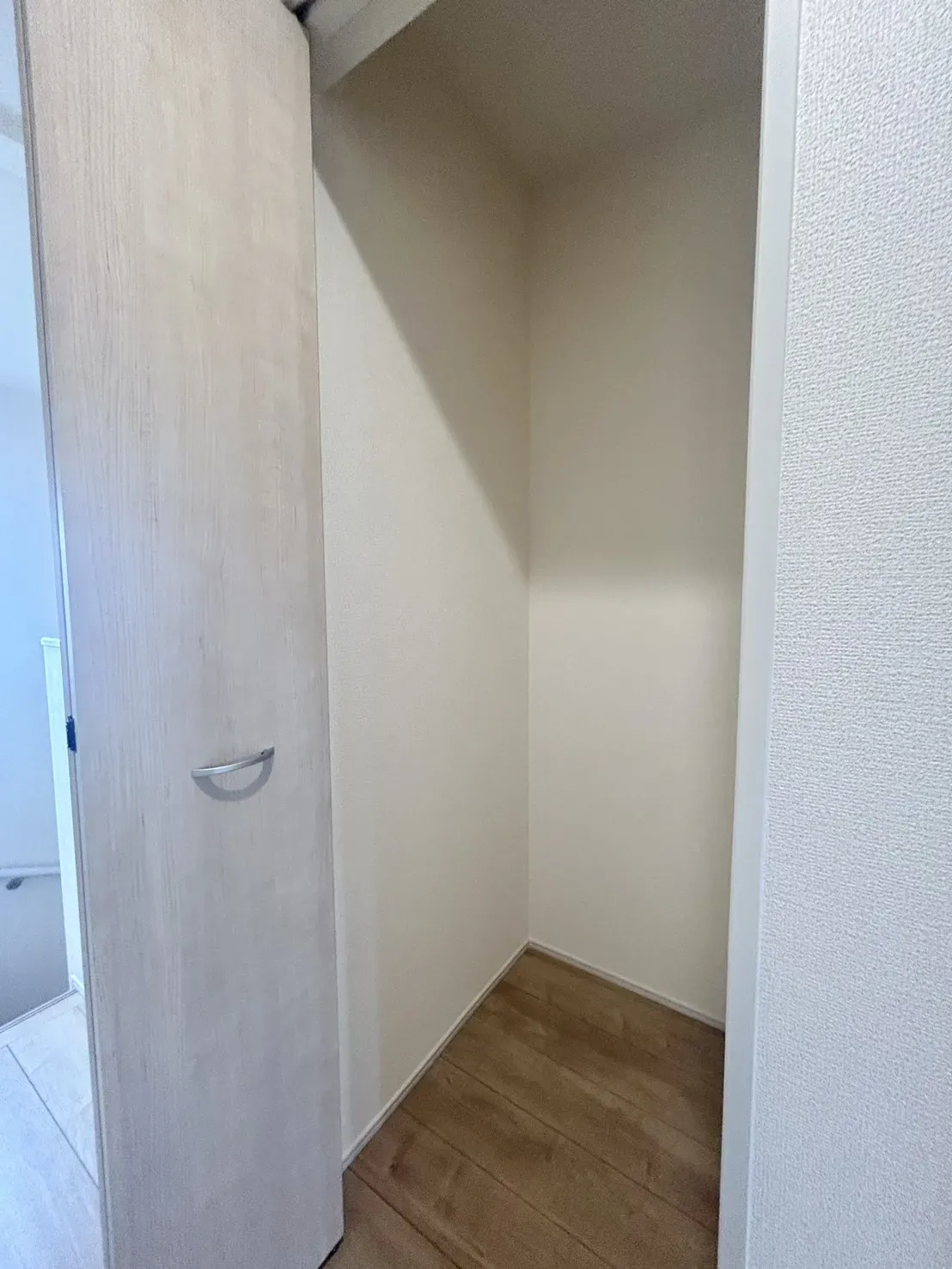 【6号棟】2階廊下収納
