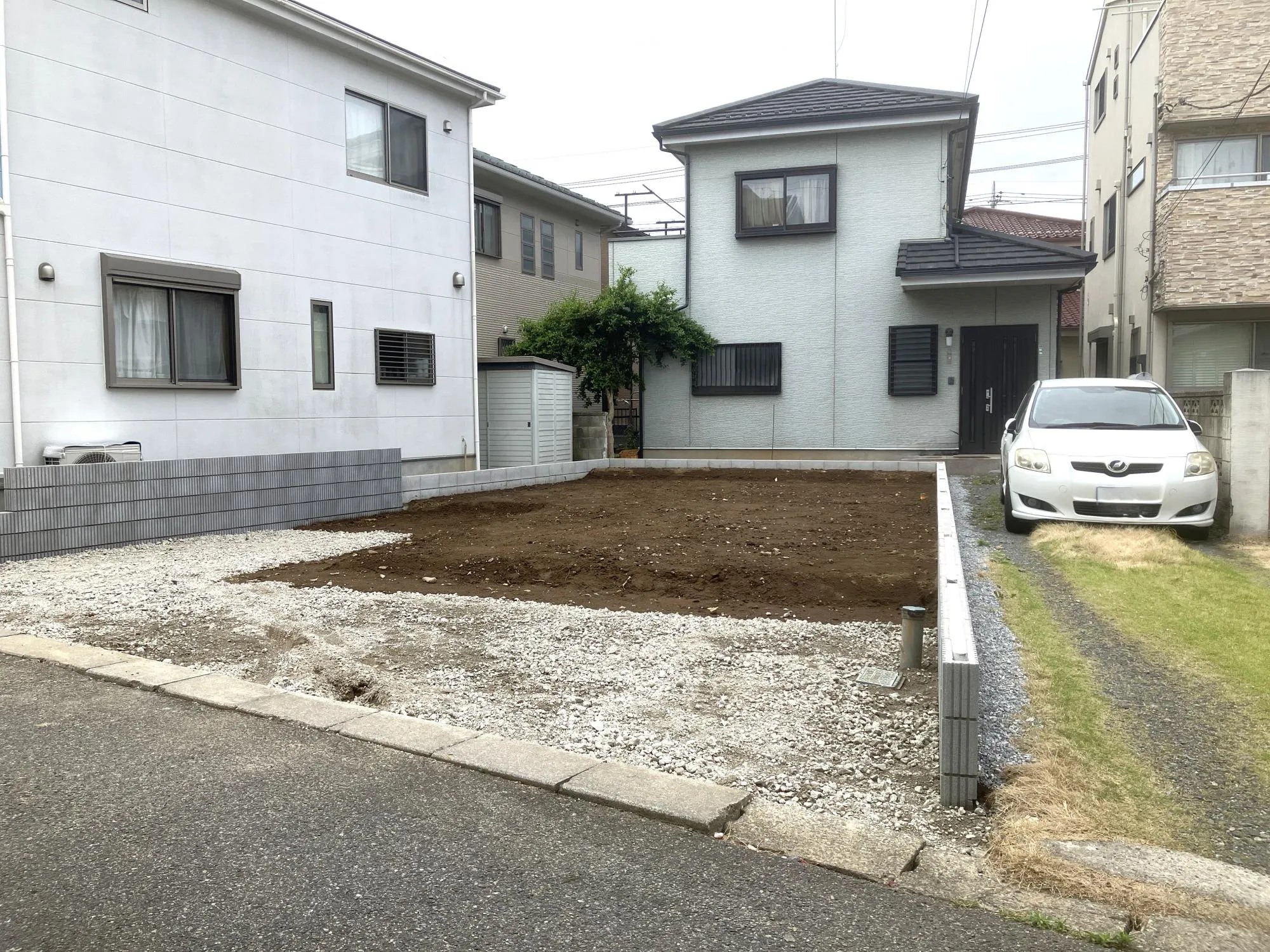 外観写真】天窓から自然光を取り込む設計。室内を明るく保ちやすい住まいです。